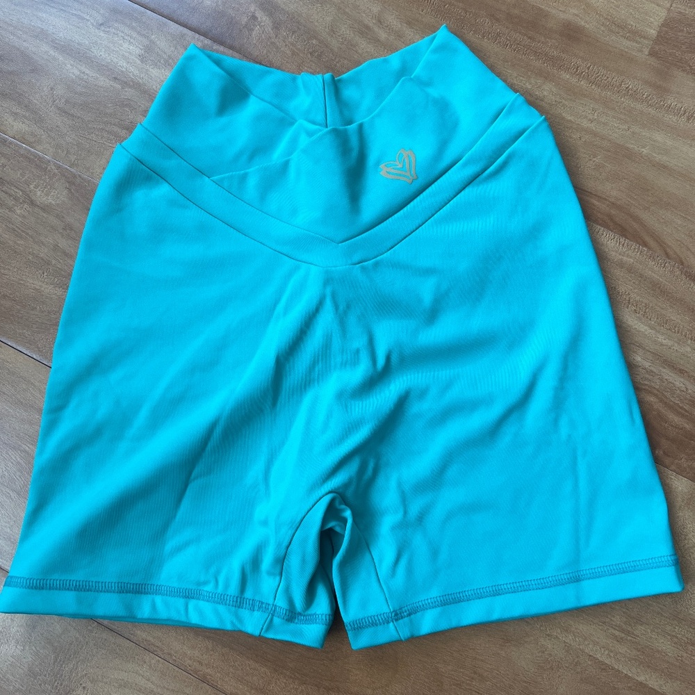CLS seamless front scrunch shorts